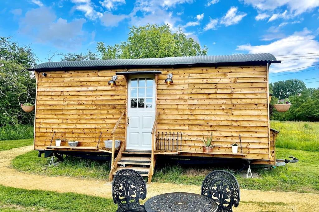 Mountbatten Shepherds Hut & Buckhurst Shepherds Hut آشفورد المظهر الخارجي الصورة