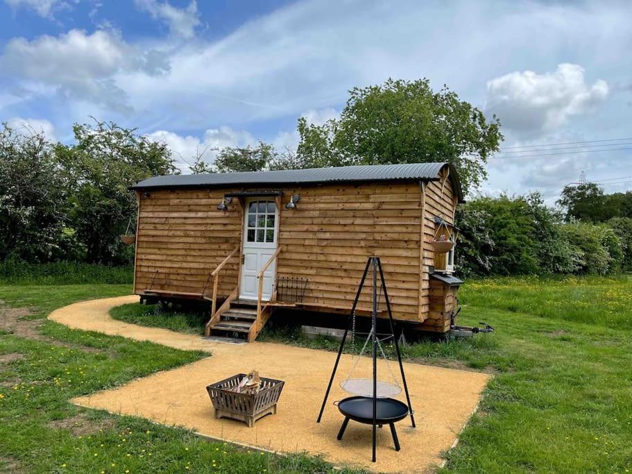 Mountbatten Shepherds Hut & Buckhurst Shepherds Hut آشفورد المظهر الخارجي الصورة