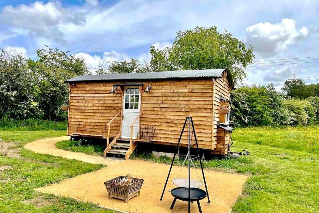 Mountbatten Shepherds Hut & Buckhurst Shepherds Hut آشفورد المظهر الخارجي الصورة